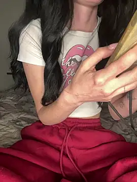 Bunnybella20 online show from May 3, 2026, 12:53 pm