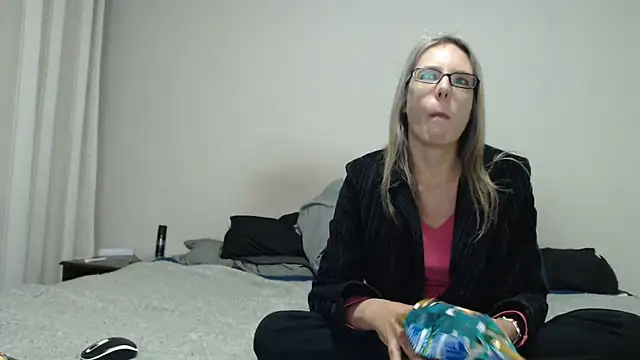 Snapshot of blondiesin50 chatting on July 19, 2026, 4:59 pm blondiesin50 online show from July 19, 2026, 4:59 pm