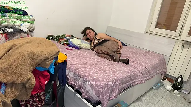 LolaH97 online show from April 26, 2026, 11:35 pm