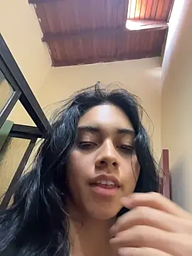 mia moonna online show from April 30, 2026, 11:39 am