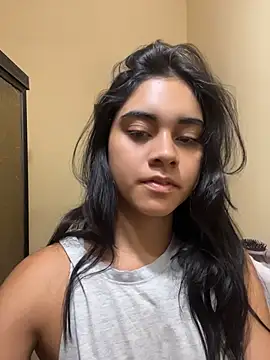 Snapshot of mia_moonna chatting on August 5, 2026, 12:32 pm mia moonna online show from August 5, 2026, 12:32 pm