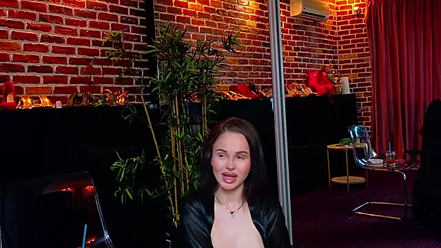 Snapshot of HannahIsabellee chatting on June 13, 2026, 12:14 pm HannahIsabellee online show from June 13, 2026, 12:14 pm