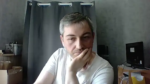 Max541991xx online show from April 27, 2026, 1:42 pm