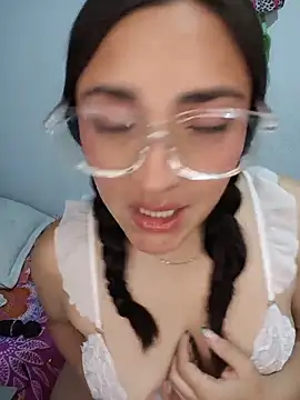 Snapshot of -brendda- chatting on May 27, 2026, 1:57 am -brendda- online show from May 27, 2026, 1:57 am