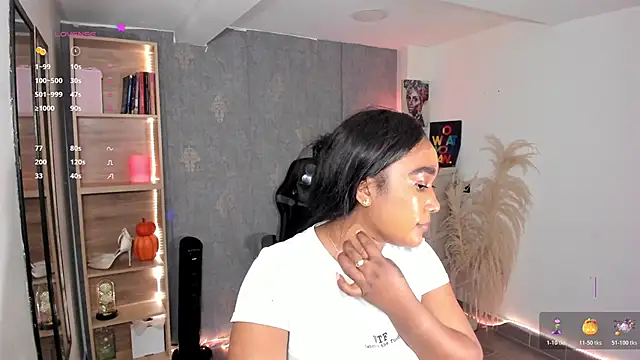 Snapshot of alessia_anderson chatting on October 28, 2025, 9:36 pm alessia anderson online show from October 28, 2025, 9:36 pm