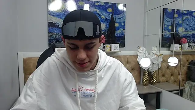 Snapshot of Ethanx18_ chatting on May 13, 2026, 4:19 am Ethanx18 online show from May 13, 2026, 4:19 am