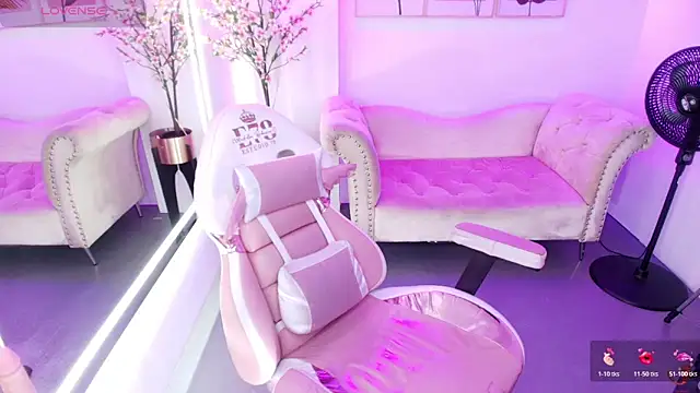 Snapshot of Nahomi_velmont chatting on May 20, 2026, 7:11 pm Nahomi velmont online show from May 20, 2026, 7:11 pm