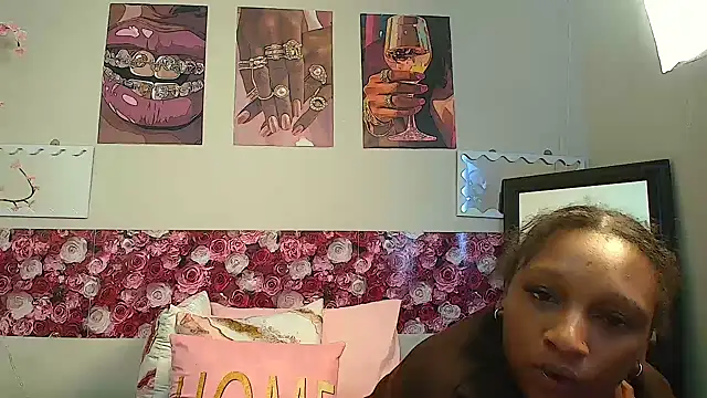 EnchantingLisa online show from June 17, 2026, 11:53 am