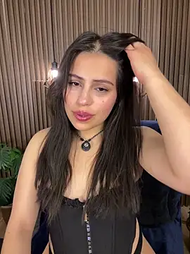 Yenifer 27 online show from June 2, 2026, 3:39 am