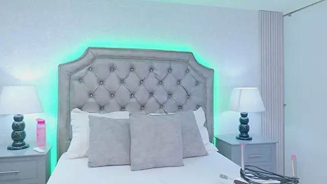 Snapshot of VioletSweetts chatting on June 5, 2026, 8:36 pm VioletSweetts online show from June 5, 2026, 8:36 pm