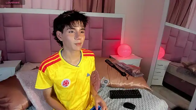 Snapshot of christopher_robin4 chatting on June 5, 2026, 7:30 pm christopher robin4 online show from June 5, 2026, 7:30 pm