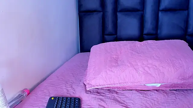 Snapshot of maddy__howard chatting on July 20, 2026, 12:29 pm maddy howard online show from July 20, 2026, 12:29 pm