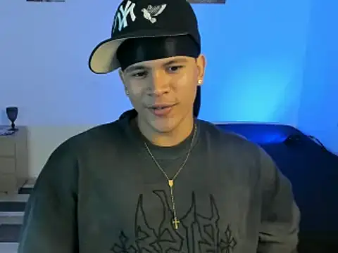 Snapshot of sant_wahlberg chatting on June 8, 2026, 7:20 am sant wahlberg online show from June 8, 2026, 7:20 am