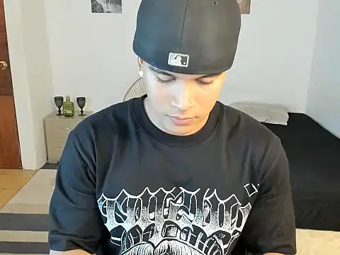 Snapshot of sant_wahlberg chatting on July 23, 2026, 10:38 pm sant wahlberg online show from July 23, 2026, 10:38 pm