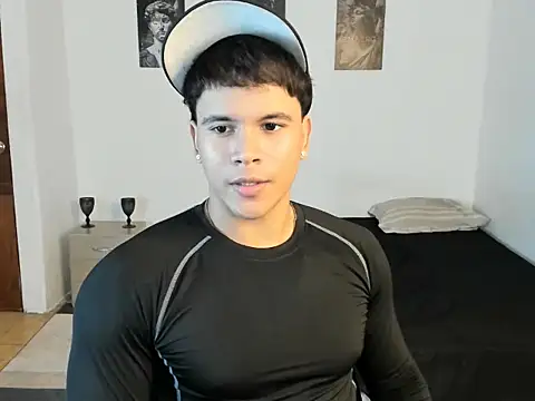 Snapshot of sant_wahlberg chatting on August 3, 2026, 10:58 pm sant wahlberg online show from August 3, 2026, 10:58 pm