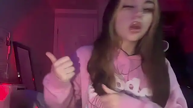 Snapshot of Maddieblairxo chatting on July 16, 2026, 3:42 pm Maddieblairxo online show from July 16, 2026, 3:42 pm
