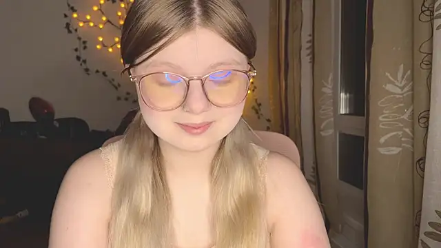 Snapshot of YukiBlush chatting on July 25, 2026, 8:26 pm YukiBlush online show from July 25, 2026, 8:26 pm