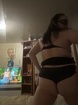 LoraineMiles online show from May 4, 2026, 5:16 pm