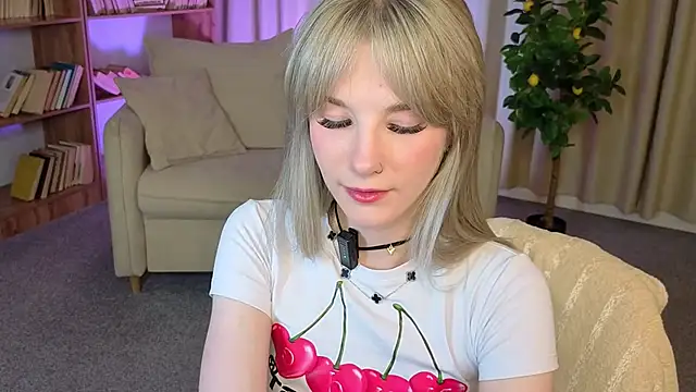 Snapshot of MilliBrownn chatting on June 21, 2026, 11:38 am MilliBrownn online show from June 21, 2026, 11:38 am
