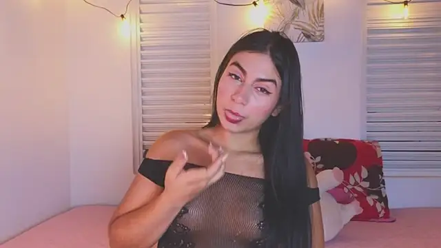 VictoriaaLopez online show from June 3, 2026, 1:23 pm