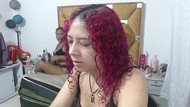 Snapshot of YANELISHOTT chatting on May 27, 2026, 12:45 pm YANELISHOTT online show from May 27, 2026, 12:45 pm