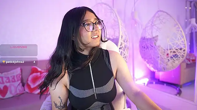 VioletJoness  online show from July 1, 2026, 11:43 am