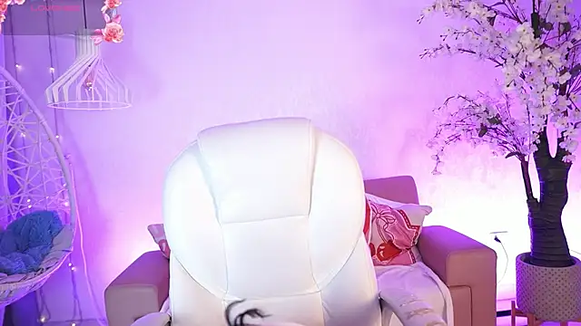 VioletJoness  online show from July 22, 2026, 11:34 am