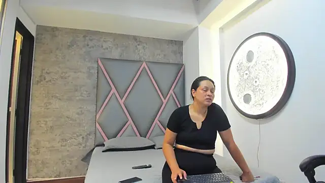 Snapshot of DeborayDark chatting on May 8, 2026, 7:39 pm DeborayDark online show from May 8, 2026, 7:39 pm