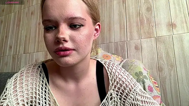 Snapshot of Malinwitch chatting on June 25, 2026, 2:11 pm Malinwitch online show from June 25, 2026, 2:11 pm