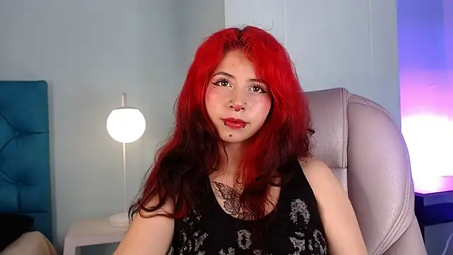 Snapshot of Lilyred_ chatting on July 7, 2026, 3:42 am Lilyred online show from July 7, 2026, 3:42 am