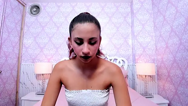 Snapshot of Miabloom19_ chatting on June 17, 2026, 11:14 pm Miabloom19 online show from June 17, 2026, 11:14 pm