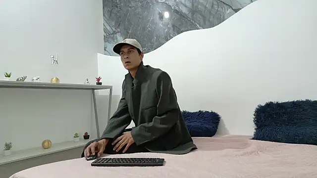 Snapshot of cameronsilverman chatting on June 12, 2026, 8:39 pm cameronsilverman online show from June 12, 2026, 8:39 pm