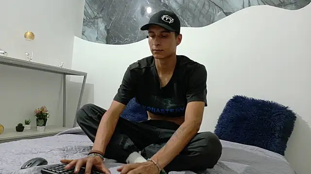 Snapshot of cameronsilverman chatting on May 5, 2026, 7:50 pm cameronsilverman online show from May 5, 2026, 7:50 pm