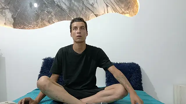 Snapshot of cameronsilverman chatting on June 11, 2026, 12:32 am cameronsilverman online show from June 11, 2026, 12:32 am