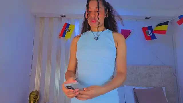 secretestrella online show from June 26, 2026, 2:50 am