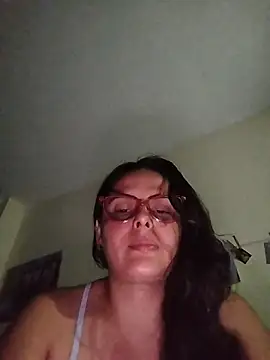 Snapshot of Bella_Morena27 chatting on June 15, 2026, 4:01 am Bella Morena27 online show from June 15, 2026, 4:01 am