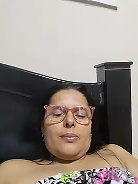 Snapshot of Bella_Morena27 chatting on June 6, 2026, 3:23 am Bella Morena27 online show from June 6, 2026, 3:23 am