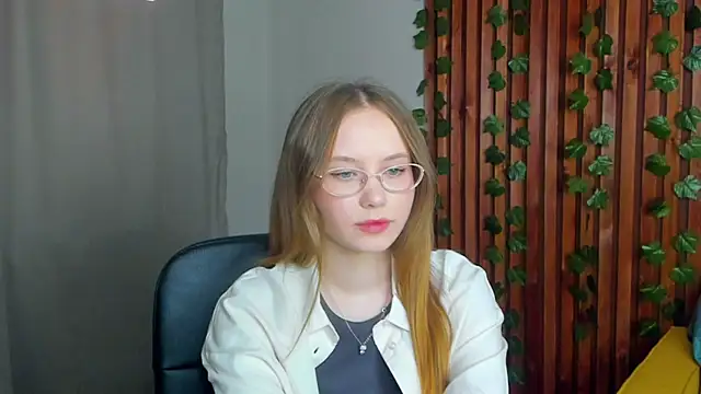 Snapshot of FloraLarsson chatting on May 27, 2026, 3:36 am FloraLarsson online show from May 27, 2026, 3:36 am
