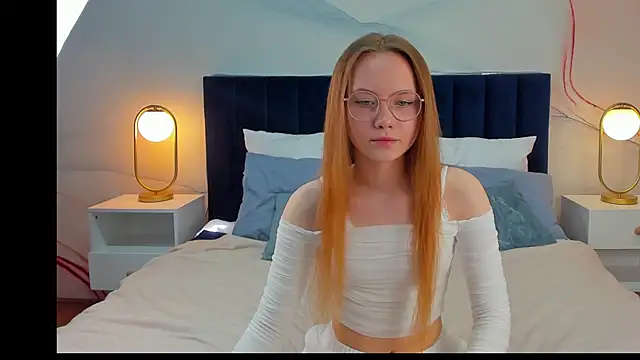 Snapshot of FloraLarsson chatting on May 28, 2026, 3:47 am FloraLarsson online show from May 28, 2026, 3:47 am