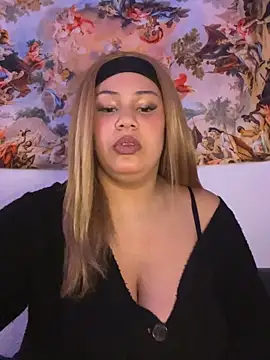 Snapshot of CurvyDusa chatting on May 11, 2026, 7:00 pm CurvyDusa online show from May 11, 2026, 7:00 pm