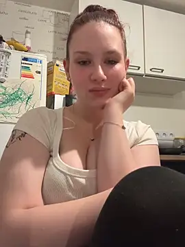 Snapshot of CuteBeaX chatting on May 23, 2026, 7:13 pm CuteBeaX online show from May 23, 2026, 7:13 pm