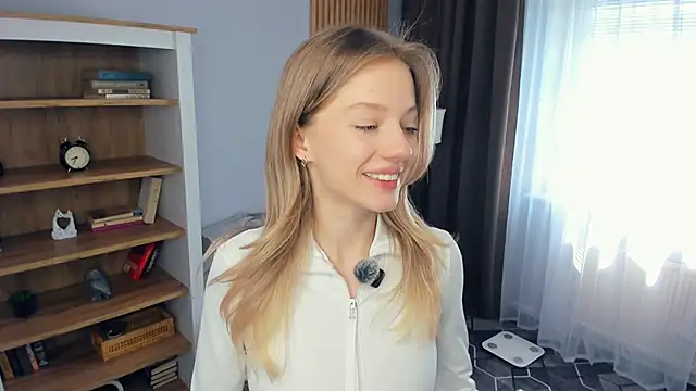 Snapshot of katemossse chatting on May 3, 2026, 9:47 am katemossse online show from May 3, 2026, 9:47 am