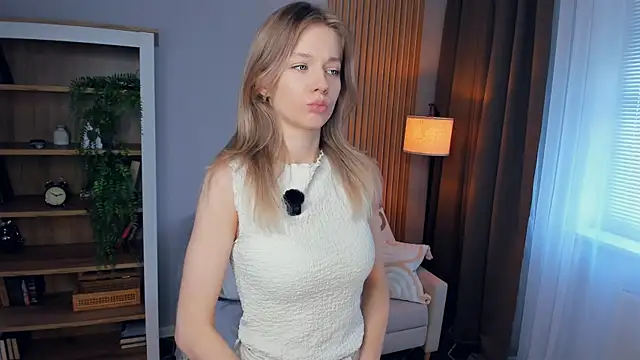 Snapshot of katemossse chatting on May 24, 2026, 6:24 am katemossse online show from May 24, 2026, 6:24 am