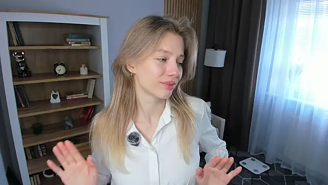 Snapshot of katemossse chatting on May 4, 2026, 8:50 am katemossse online show from May 4, 2026, 8:50 am