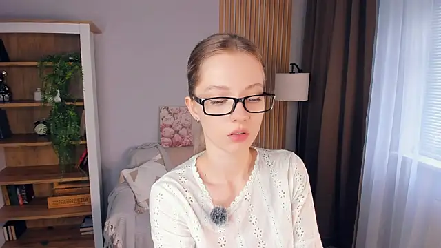 Snapshot of katemossse chatting on May 13, 2026, 7:37 am katemossse online show from May 13, 2026, 7:37 am