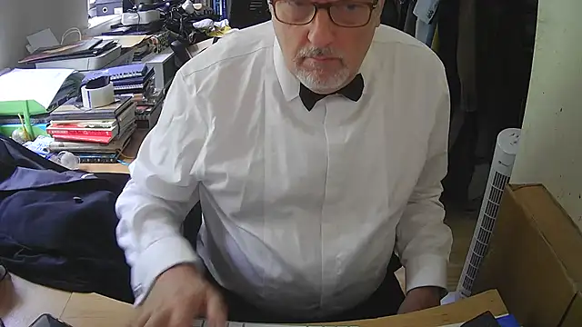 SuitedSub63 online show from August 5, 2026, 1:27 pm