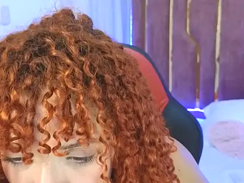 Kiaralovee26 online show from May 12, 2026, 2:41 am