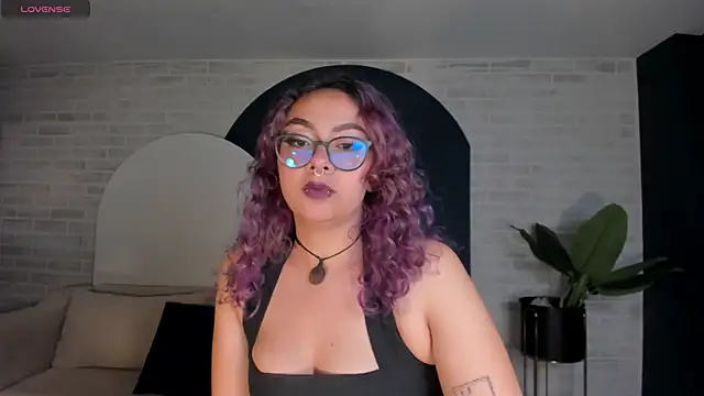 LoiseHarper online show from May 6, 2026, 4:27 am