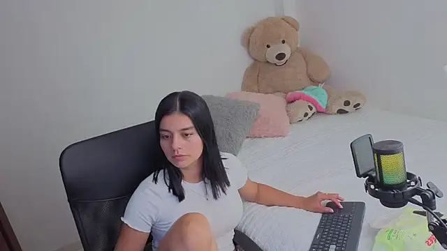 Snapshot of valerihouse_ chatting on May 30, 2026, 2:18 am valerihouse online show from May 30, 2026, 2:18 am