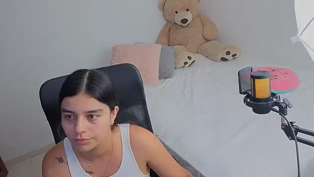 Snapshot of valerihouse_ chatting on May 16, 2026, 1:04 am valerihouse online show from May 16, 2026, 1:04 am